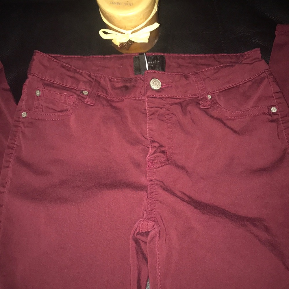 🌟🌟DARK MAROON COLORED STRAIGHT LEGGED JEANS 👖 - Picture 7 of 8